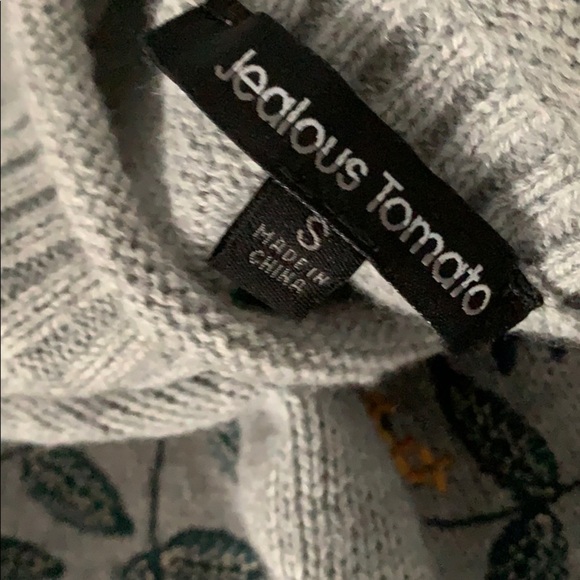 SALE! make offer now! sweater - Picture 5 of 8